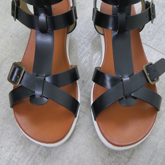 SOLD Black gladiator sandals - Picture 2 of 5